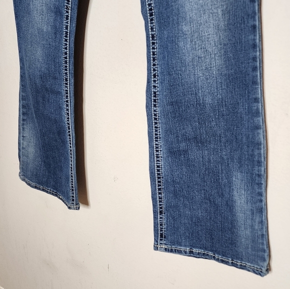 Shyanne bootcut embroidered jeans.  Women's size 30 Short. 31" inseam. - Picture 7 of 14